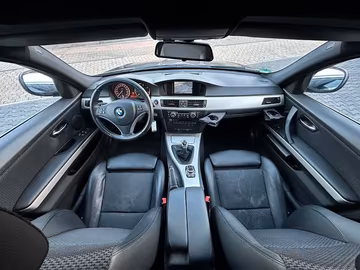 BMW 320d PanoBi-Xenon-Navi-Dachhimmel schwarzM-Sport Vorschaubild 10