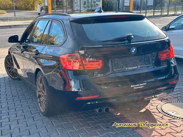 BMW 328 i Touring Sitzh*Klimaaut* Bi-Xenon* Navi* Vorschaubild 3