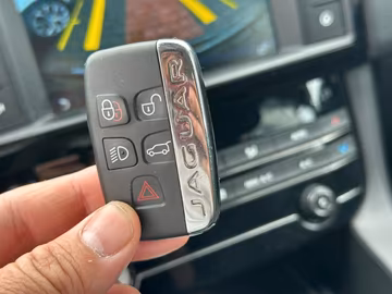 Jaguar F-PACE 20d Pure AHK. NAVI. Kamera. PDC Vorschaubild 9