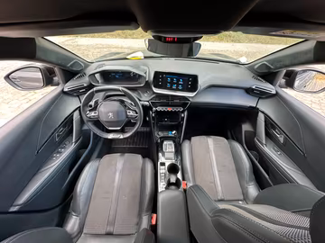 Peugeot 208 GT EAT8. NAVI. KAMERA. LED Vorschaubild 9
