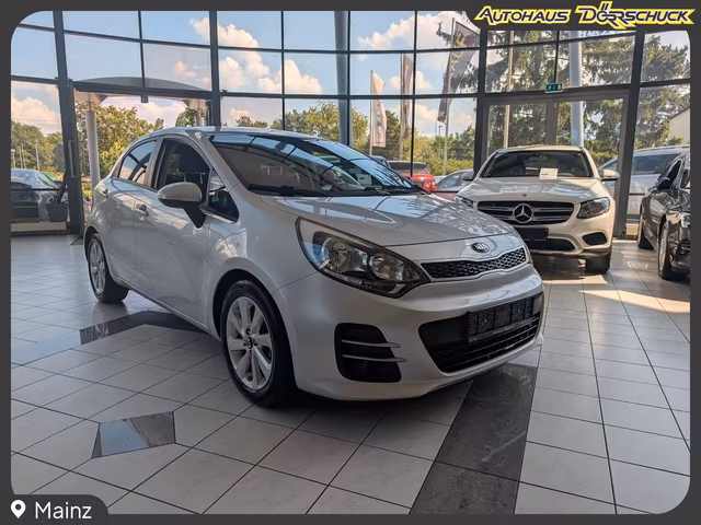 Kia Rio 1.2 Dream Team AHK. SHZ. KLIMA-A. BT Baujahr 2016 (58.000 km, Benzin, 84 PS) - Gebrauchtwagen bei Autohaus Dörrschuck Mainz