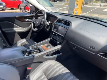 Jaguar F-PACE D300 Portfolio AWD Black Pack ACC Vorschaubild 7
