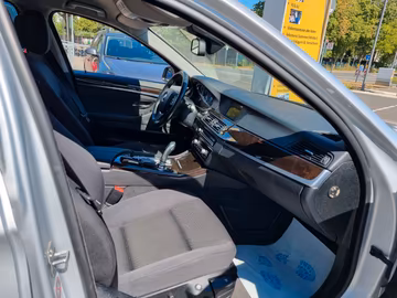 BMW 530i Lim. Aut. Navi BI-Xenon Head-Up Sithz. Temp Vorschaubild 8