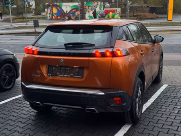 Peugeot 2008 Active Business EAT8. NAVI. AHK. Kamera Vorschaubild 5