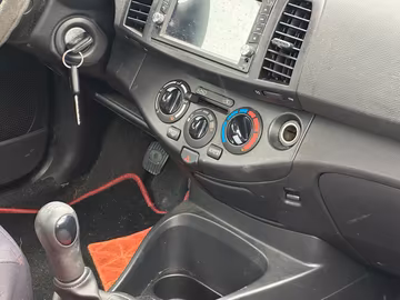 Nissan Micra Plus 5-Türer 1.4L SEITENAIRBAGS Vorschaubild 7