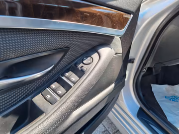 BMW 530i Lim. Aut. Navi BI-Xenon Head-Up Sithz. Temp Vorschaubild 13