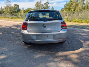 BMW 116d Lounge AUTOMATIK. PDC. TEMPOMAT. BT Vorschaubild 9