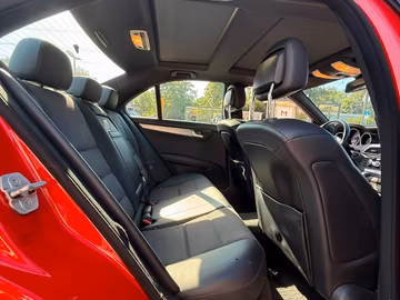 Mercedes-Benz C 350 Avantgarde AMG 4x4. PANO. NAVI. AHK Vorschaubild 9