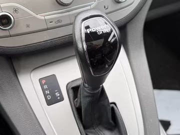 Ford Kuga 2.0 TDCi Individual 4x4. PANO. AHK. NAVI Vorschaubild 15