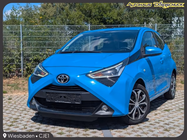Toyota Aygo x-play Team D Kamera. BT. CarPlay. LED Baujahr 2020 (67.200 km, Benzin, 72 PS) - Gebrauchtwagen bei Autohaus Dörrschuck Mainz