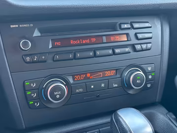 BMW X1 18d sDrive Automatik Becherhalter TÜV NEU Vorschaubild 10