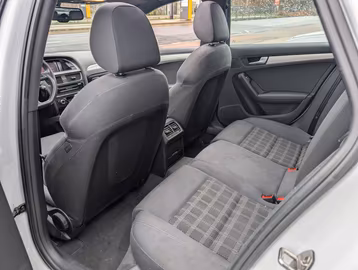 Audi A4 Avant 2.0 TDI quattro PANO. NAVI. SHZ. 19 Vorschaubild 9