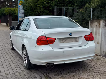 BMW 325d ConnectedDrive PDC. M-Lenkrad. Klima Vorschaubild 5