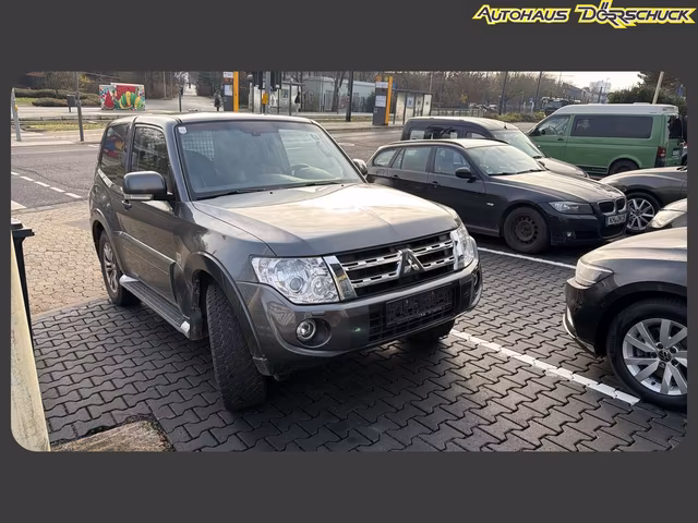 Mitsubishi Pajero Intense *4x4*LEDER*XENON*SHZ*NAVI*KAMERA* - Foto 1 von 4 - Autohaus Dörrschuck Mainz