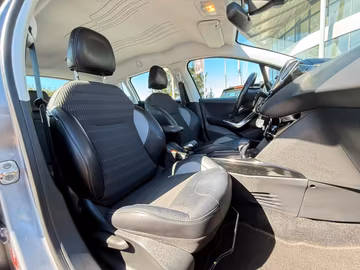 Peugeot 2008 Allure PureTech AT. 1.Hand. NAVI. PDF Vorschaubild 13