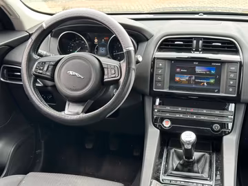 Jaguar F-PACE 20d Pure AHK. NAVI. Kamera. PDC Vorschaubild 13