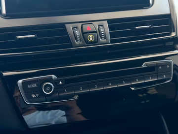 BMW 220d xDrive Advantage NAVI. HUD. 4x4. Kamera Vorschaubild 29