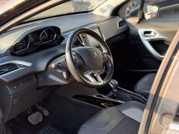 Peugeot 2008 Allure 1.HAND. NAVI. AUTOMATIK. KAMERA Vorschaubild 6