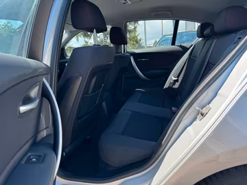 BMW 118i Advantage AUTOM. SHZ. PDC. TEMPOMAT Vorschaubild 9