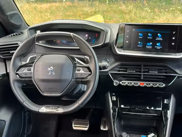 Peugeot 208 GT EAT8. NAVI. KAMERA. LED Vorschaubild 10