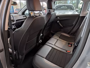 Peugeot 2008 Allure AUTOMATIK. NAVI. PDC. TEMPOMAT Vorschaubild 9