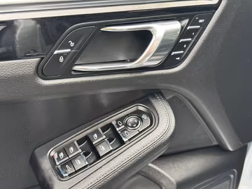 Porsche Macan S *XENON*NAVI*SHZ*4x4*PDK*20"*LEDER* Vorschaubild 12