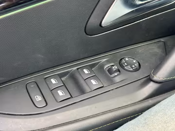 Peugeot 208 GT EAT8. NAVI. KAMERA. LED Vorschaubild 15
