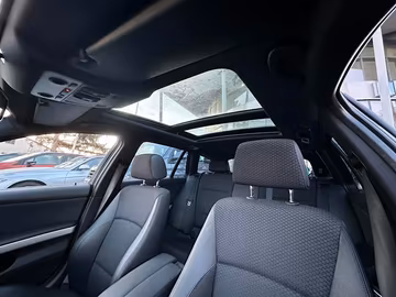 BMW 320d PanoBi-Xenon-Navi-Dachhimmel schwarzM-Sport Vorschaubild 12