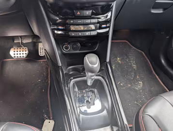 Peugeot 2008 GT Line NAVI. Automatik. LED. PDC Vorschaubild 11