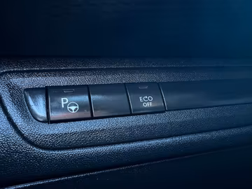 Peugeot 2008 GT-Line Edition NAVI. KAMERA. AUTOM Vorschaubild 16