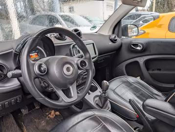 Smart fortwo passion NAVI SHZ MEDIA LEDER TEMPOMAT Vorschaubild 5