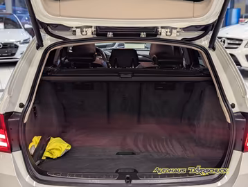 BMW 320d Touring Modern Line*SPORT-AUT*NAVI*XENON Vorschaubild 5