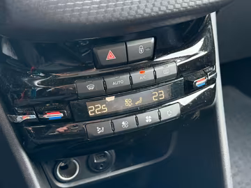 Peugeot 2008 GT Line PANO. AHK. NAVI. Kamera Vorschaubild 12