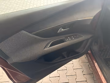 Peugeot 5008 Active Business EAT8. 7-SITZER. NAVI. PDC Vorschaubild 7