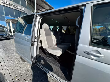 Volkswagen T5 Caravelle 2.0 TDI 8-Sitzer Klima PDC Automati Vorschaubild 6