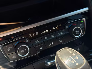 BMW 220d xDrive Advantage NAVI. HUD. 4x4. Kamera Vorschaubild 14