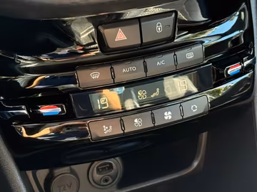 Peugeot 2008 Allure PureTech AT. 1.Hand. NAVI. PDF Vorschaubild 29