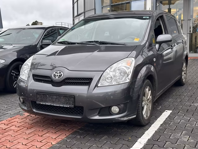 Toyota Corolla Verso 1.8 Team 7Sitzer PDC AHK - Foto 1 von 18 - Autohaus Dörrschuck Mainz