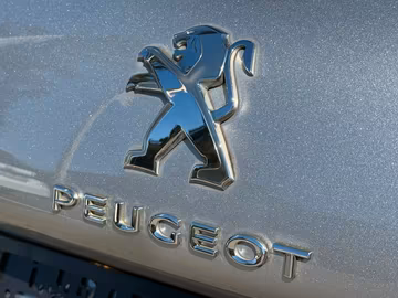 Peugeot 2008 Allure PureTech AT. 1.Hand. NAVI. PDF Vorschaubild 5