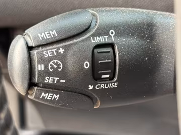 Peugeot 2008 Business Line NAVI. PDC. LED. BT Vorschaubild 33