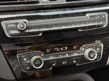 BMW X1 sDrive16d Advantage NAVI. Kamera. SHZ. DKG Vorschaubild 13