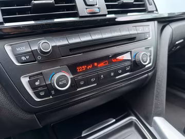 BMW 320d xDrive GT Sport Line PANO. HUD. Kamera Vorschaubild 9