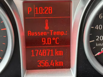Ford Kuga 2.0 TDCi Individual 4x4. PANO. AHK. NAVI Vorschaubild 13