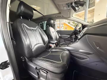 Ford Kuga 2.0 TDCi Individual 4x4. PANO. AHK. NAVI Vorschaubild 16