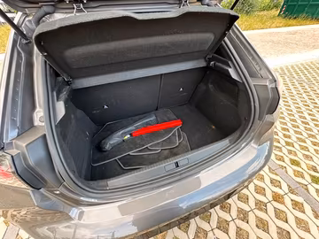 Peugeot 208 GT EAT8. NAVI. KAMERA. LED Vorschaubild 7