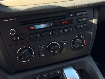 BMW X1 xDrive18d Aut. 4x4. SHZ. PDC. Klima Vorschaubild 9