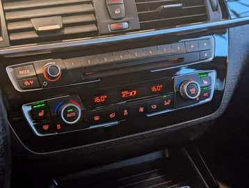 BMW 118i Sport Line *LED*NAVI*SHZ*PDC*AUTOMATIK* Vorschaubild 30