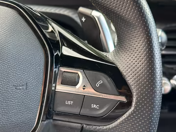 Peugeot 208 GT EAT8. NAVI. KAMERA. LED Vorschaubild 18