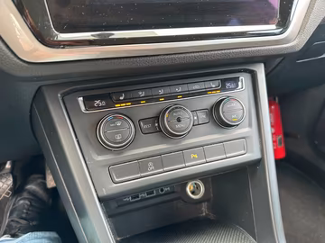 Volkswagen Touran Trendline AHK. NAVI. SHZ. 7-SITZER Vorschaubild 14