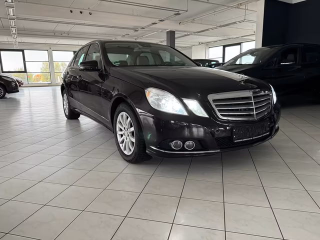 Mercedes-Benz E 350 BlueTec PDC. Schiebedach. Leder. Navi - Foto 1 von 16 - Autohaus Dörrschuck Mainz